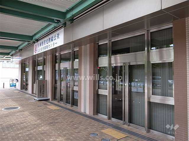 1階部分には店舗が入っています。