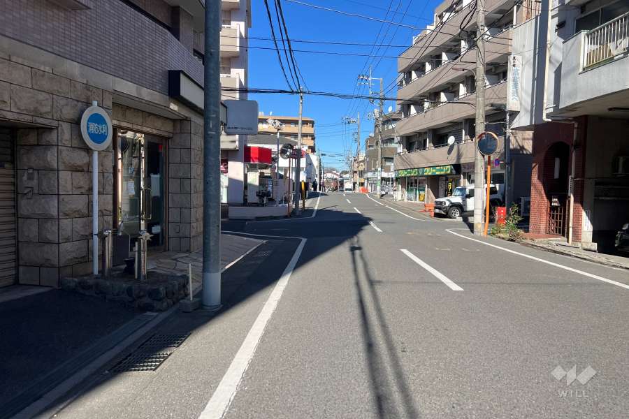 敷地東側の前面道路