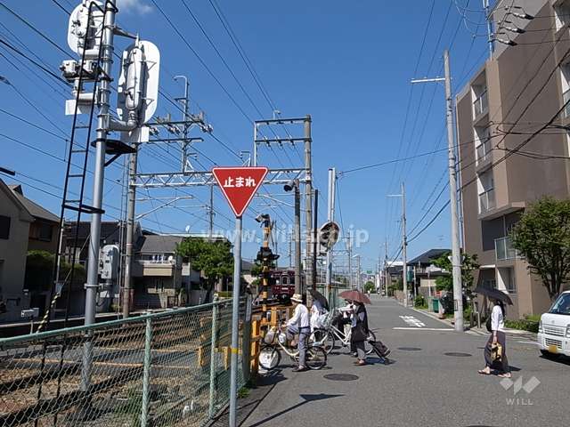 敷地の西側には道を挟んで、阪急今津線が走っています。