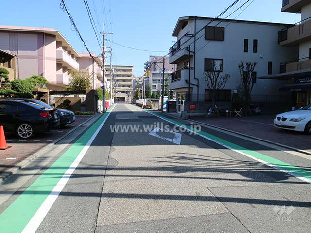 敷地北側の前面道路