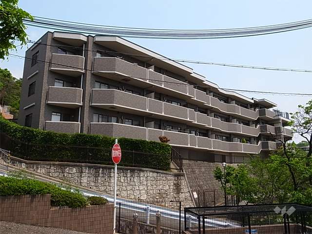 甲陽園ヒルズの外観（南西側から）
