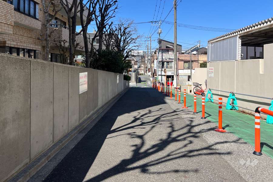 敷地東側の前面道路