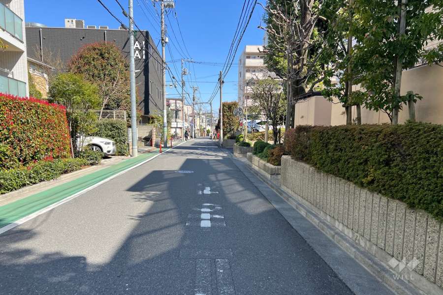 敷地北側の前面道路