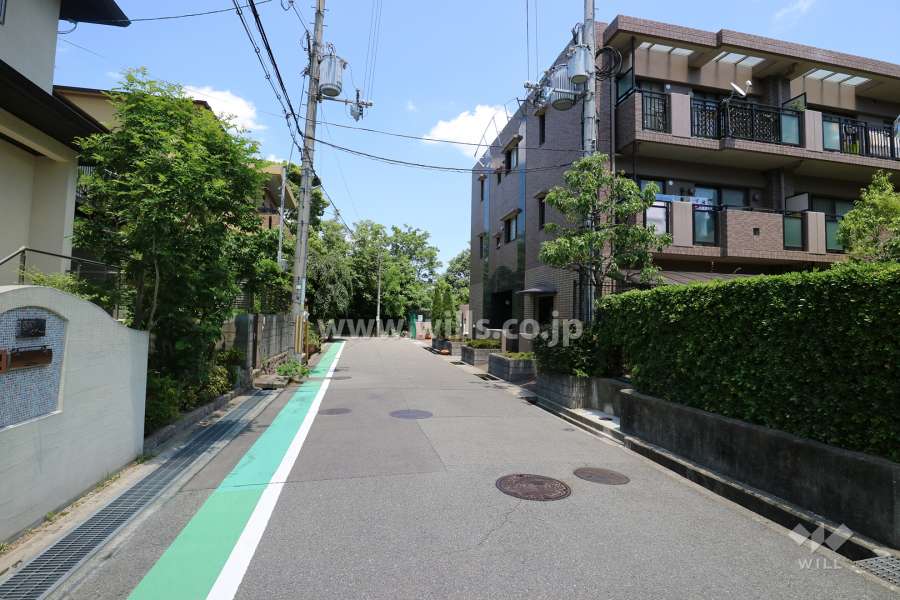 敷地北西側の前面道路