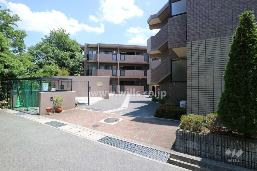 駐車場出入り口