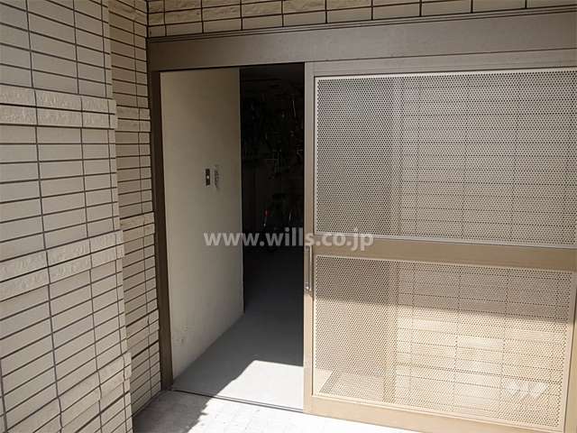 駐輪場出入り口（扉付き）