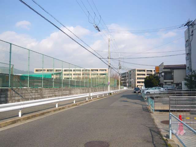 前面道路は突き当たりで行き止まりになっています