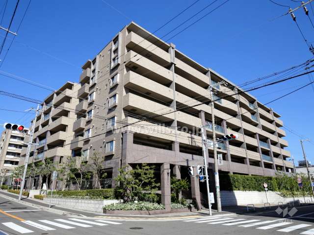 ライオンズマンション苦楽園の外観（南西側から）