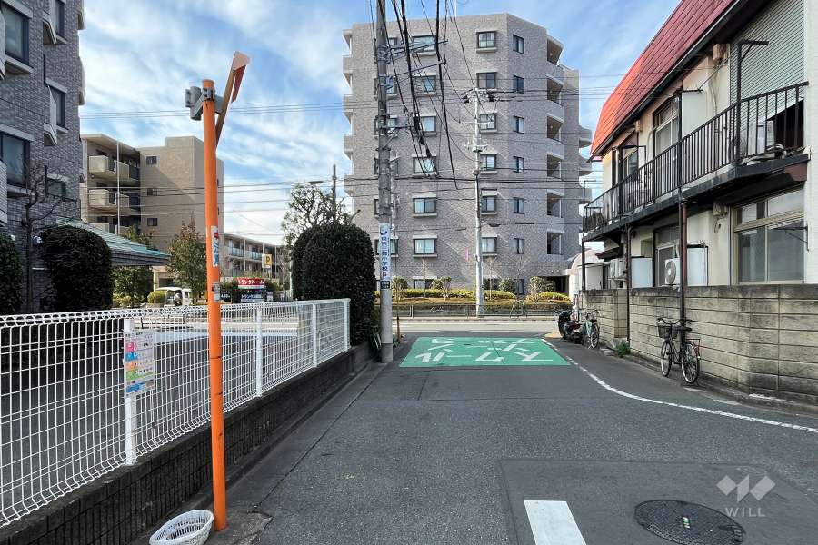 敷地北側の前面道路