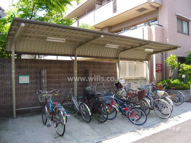 駐輪場（エントランス側）