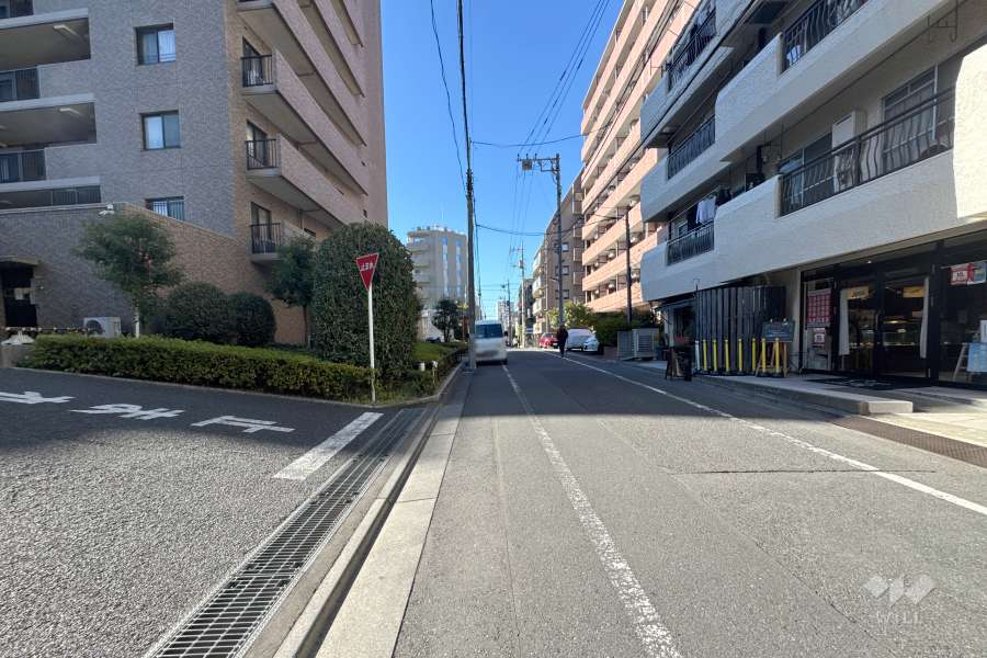 敷地南側の前面道路