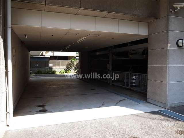 建物1階部分にある敷地内駐車場