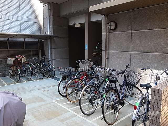 エントランス横の駐輪場