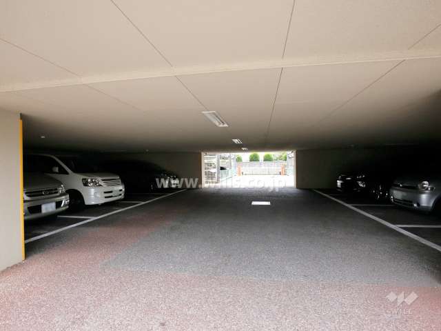 敷地内駐車場（屋内平面式）