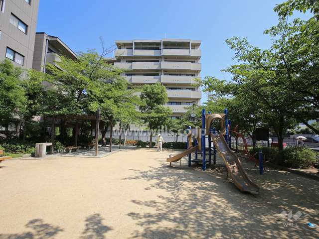 敷地南側には『丸橋東公園』があります。