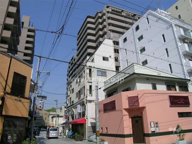 周辺は商業地です。
