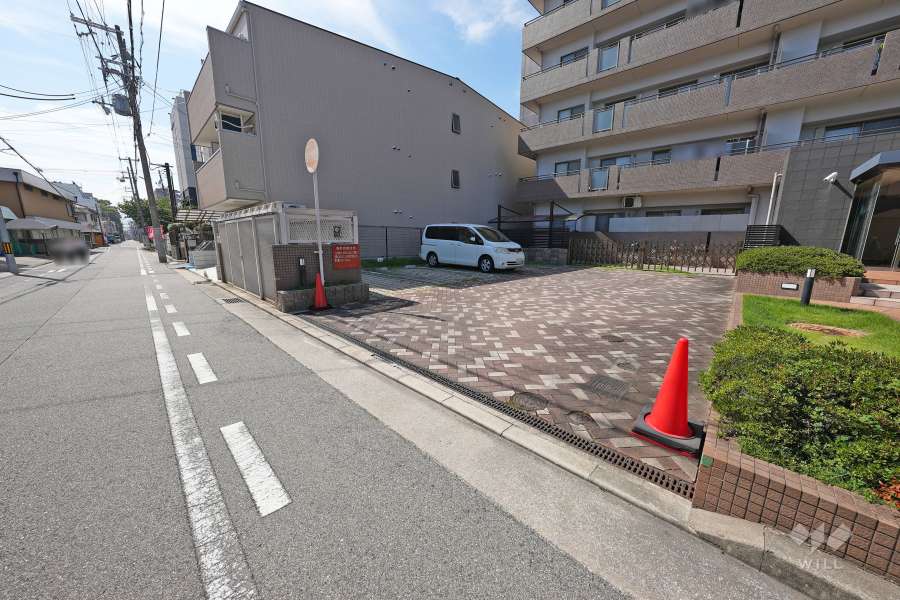 駐車場の出入口