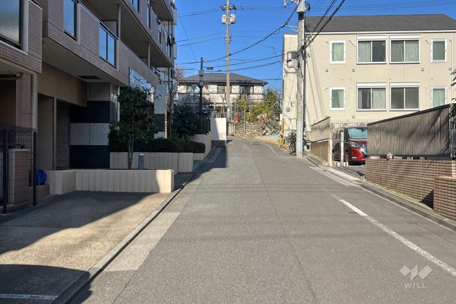 敷地南東側の前面道路