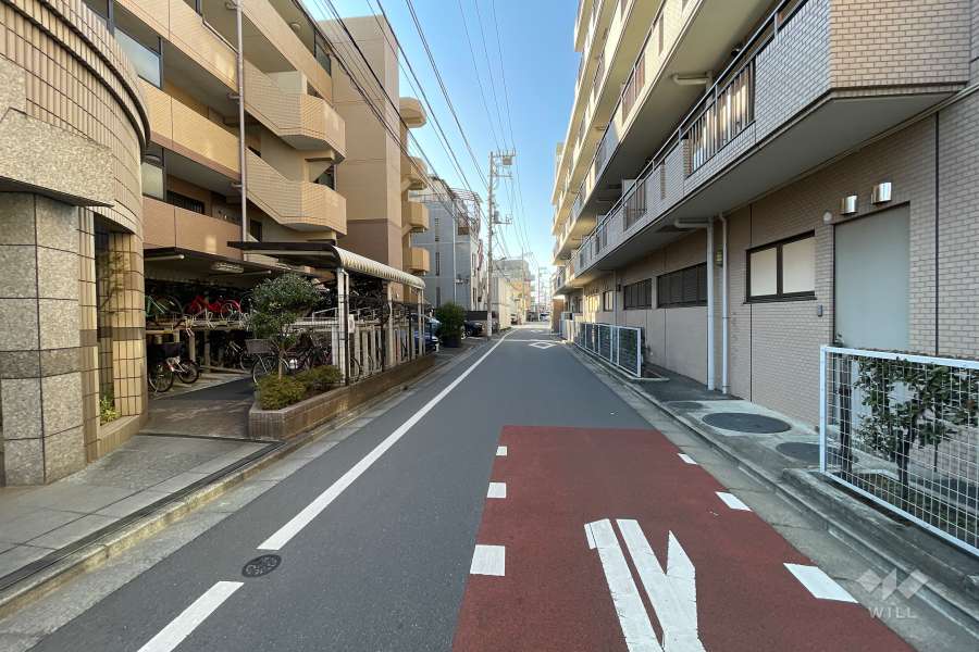 敷地北側の前面道路