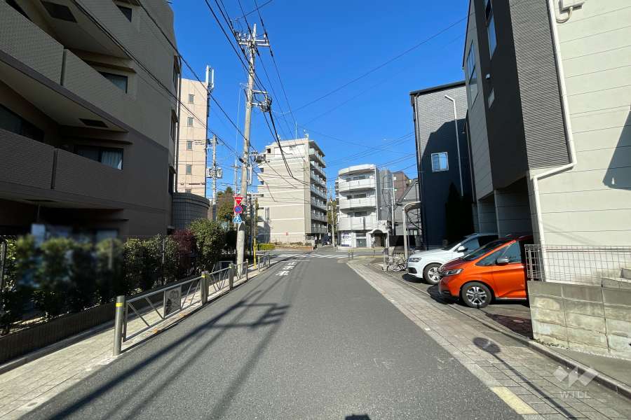 敷地東側の前面道路