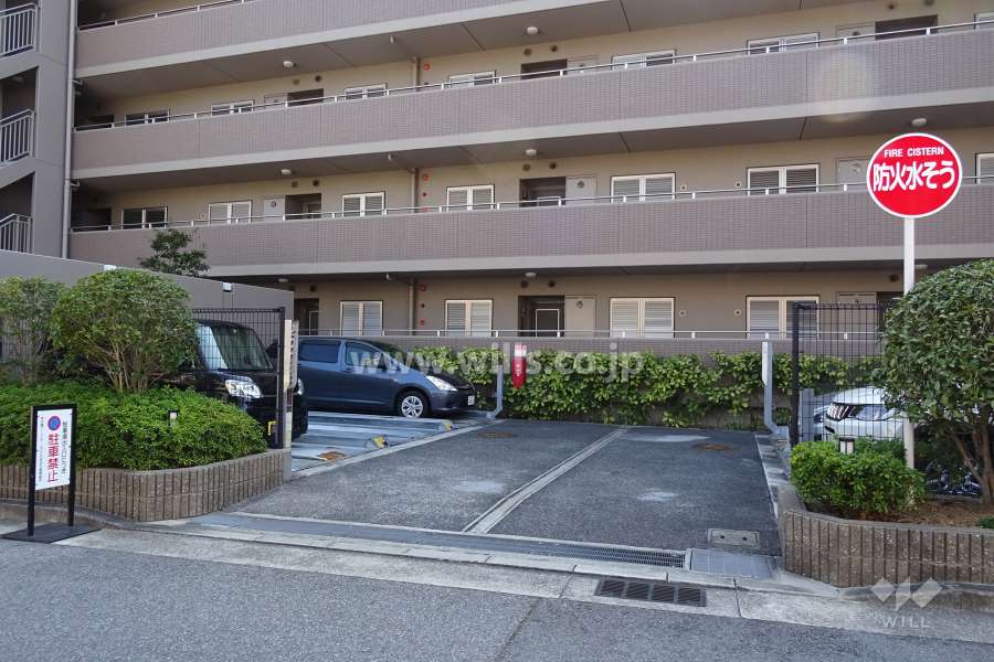 駐車場出入り口