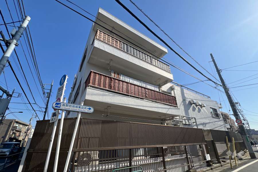 石神井公園マンションの外観（南西側から）