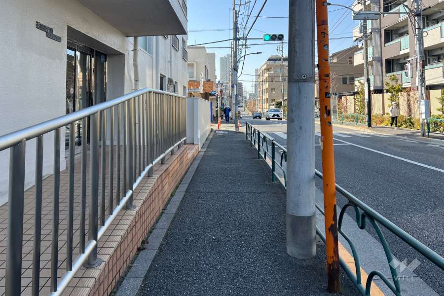 敷地北西側の前面道路