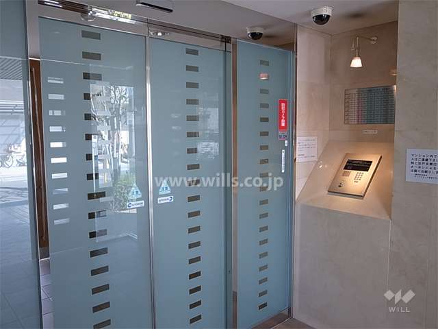 エントランスはオートロック付きです。