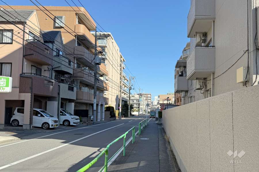 敷地北西側の前面道路