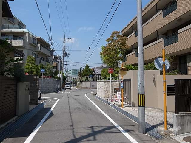 敷地南側の前面道路