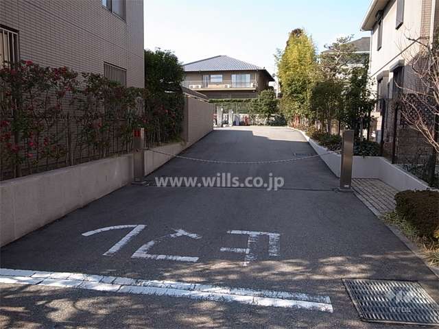 駐車場入り口（ロボットゲート付き）