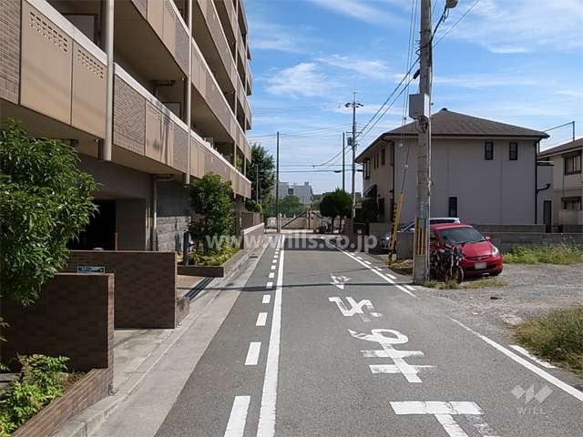 敷地南側の前面道路