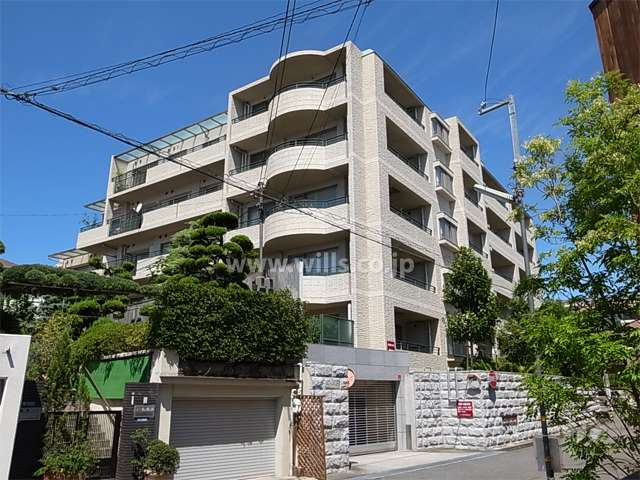 ファミールグラン甲子園口一丁目の外観（南側から）