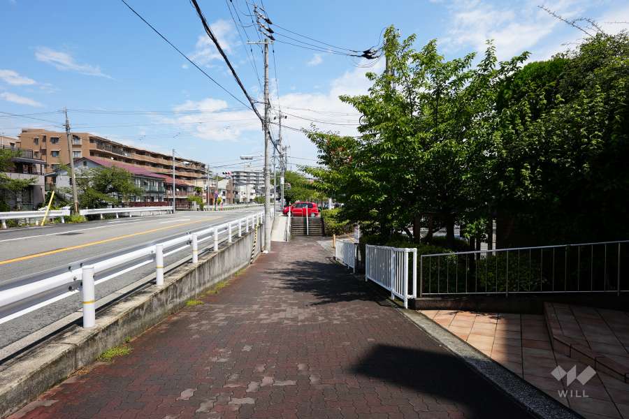 敷地北側の前面道路