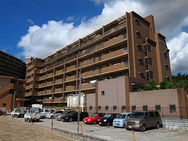 ロイヤル西宮さくら通りの外観（東側から）