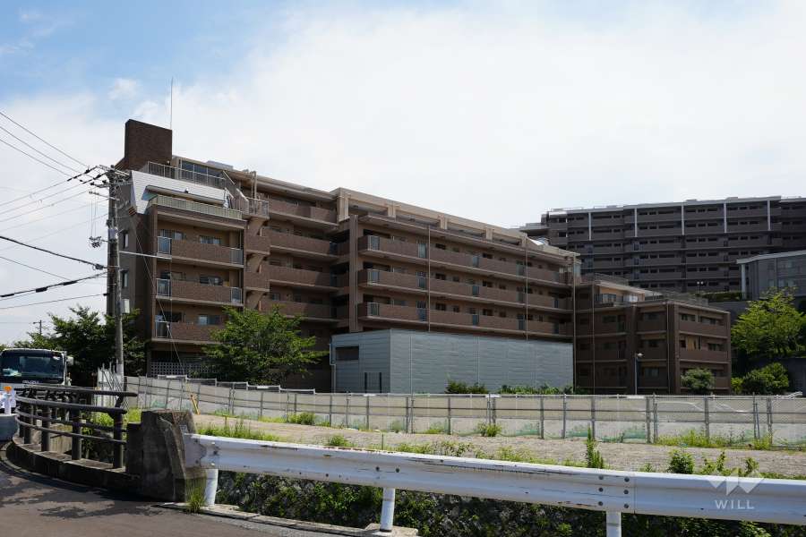 ロイヤル西宮さくら通りの外観（北西側から）