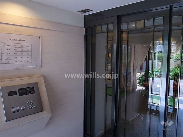 エントランスはオートロック付きです。