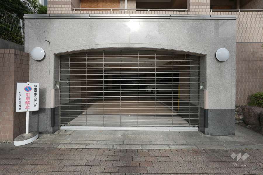 駐車場の出入口（リングシャッター付き）