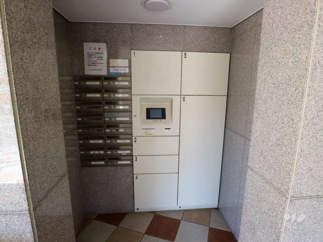 宅配ボックスと共用ポスト