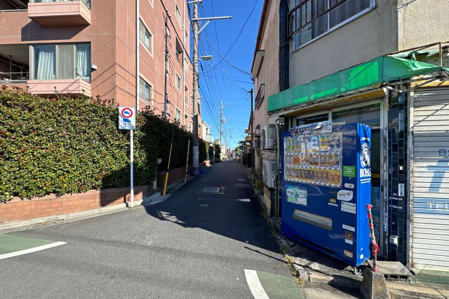 敷地南側の前面道路