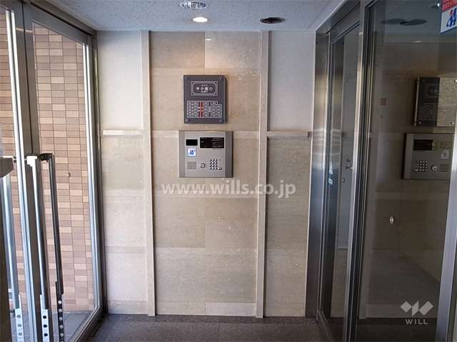 エントランスはオートロック付きです。