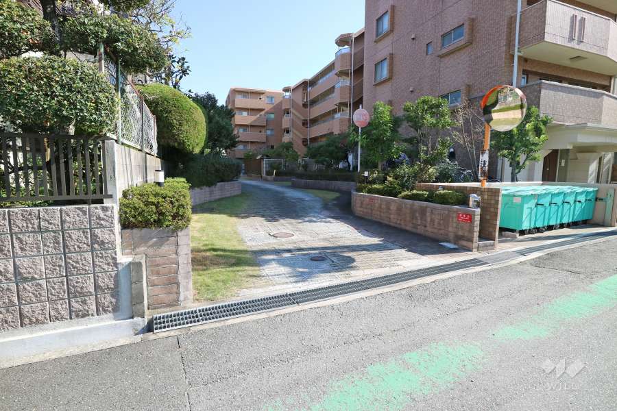 駐車場の出入り口