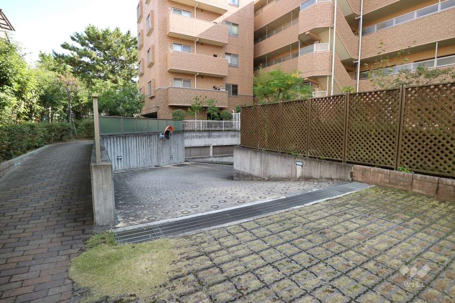 駐車場へのアプローチ
