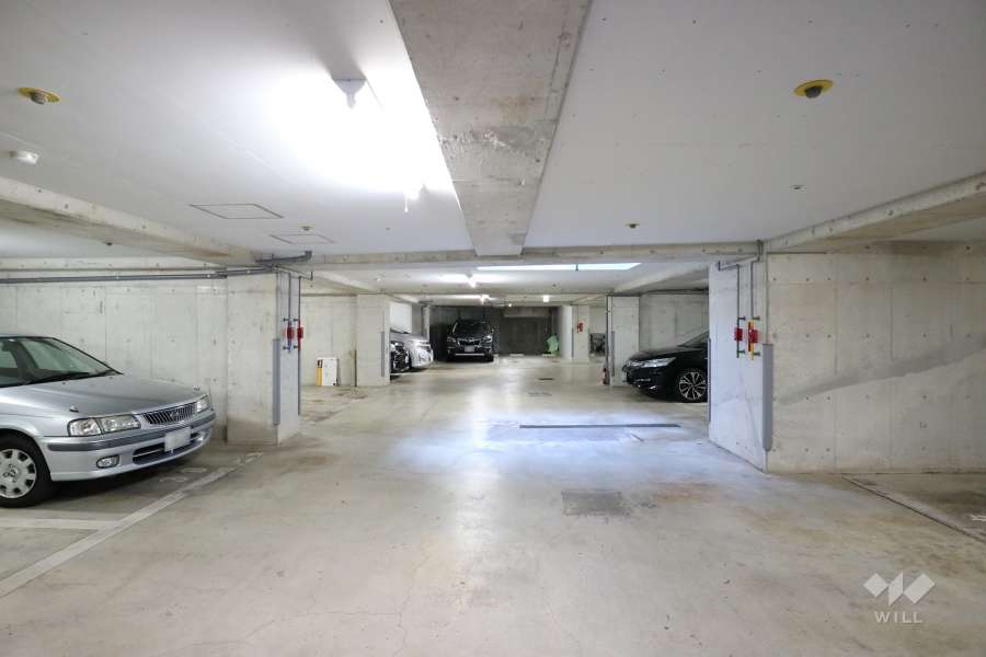 敷地内駐車場（屋内平面式・地下）