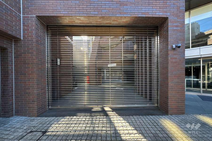駐車場の出入り口（リングシャッター付き）