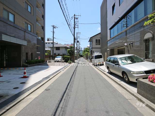 敷地北側の前面道路（東側から）