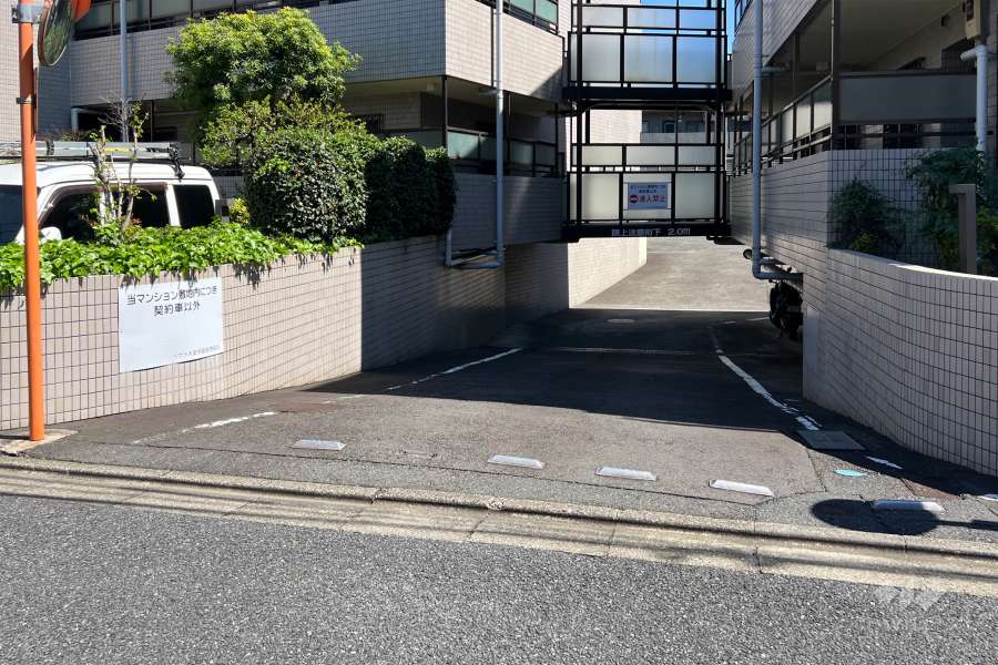 駐車場の出入り口