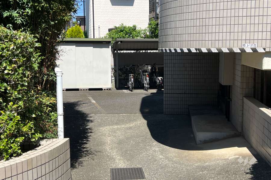 駐輪場・バイク置場（屋根あり）