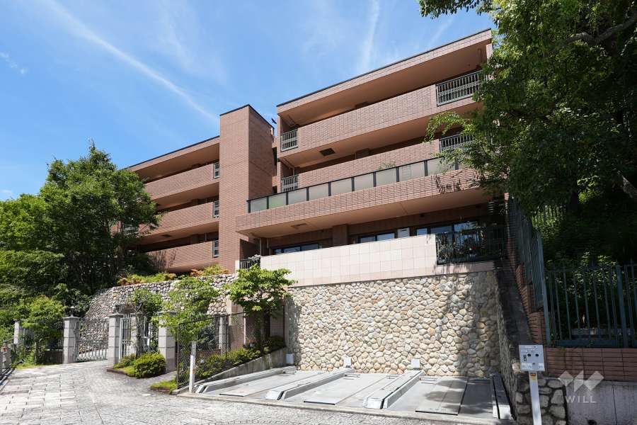 デ・リードヴィンテージ芦屋川山手の外観（南西側から）