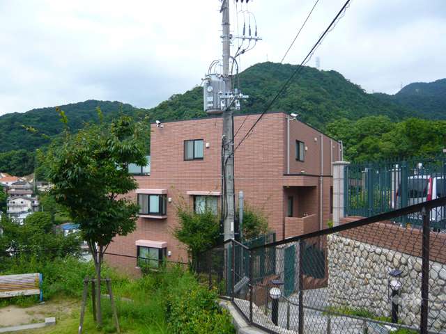 デ・リードヴィンテージ芦屋川山手の外観（東側から）